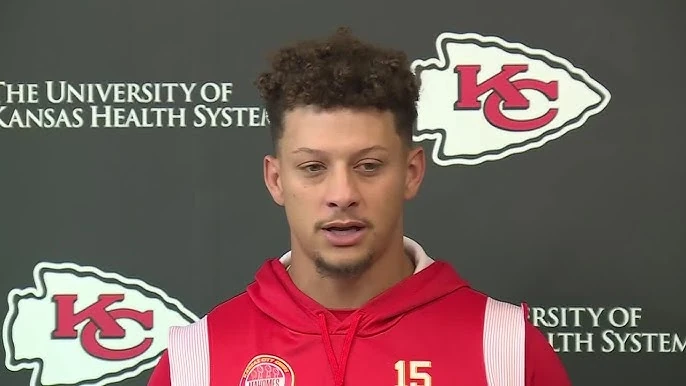 NFL QB Mahomes Sets an Example for Celebrities on Politics